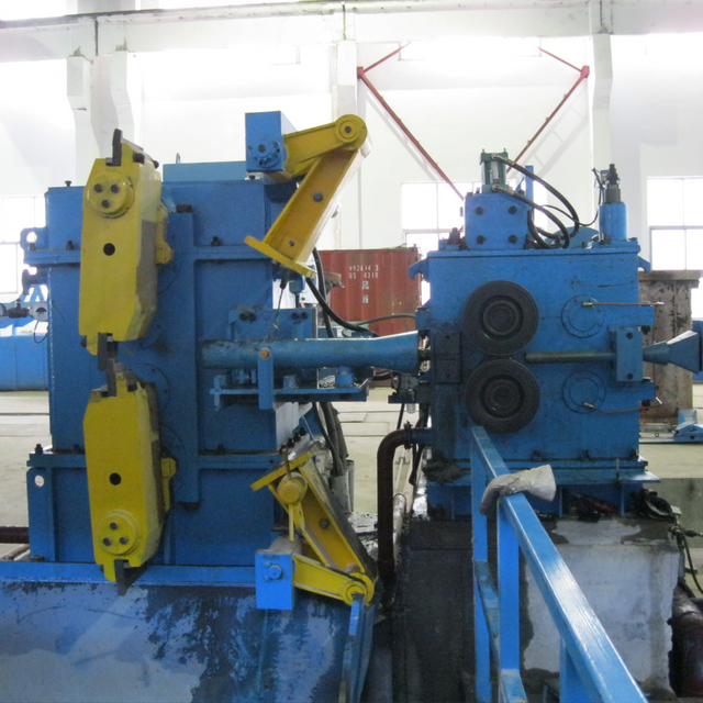 Flying shear machine